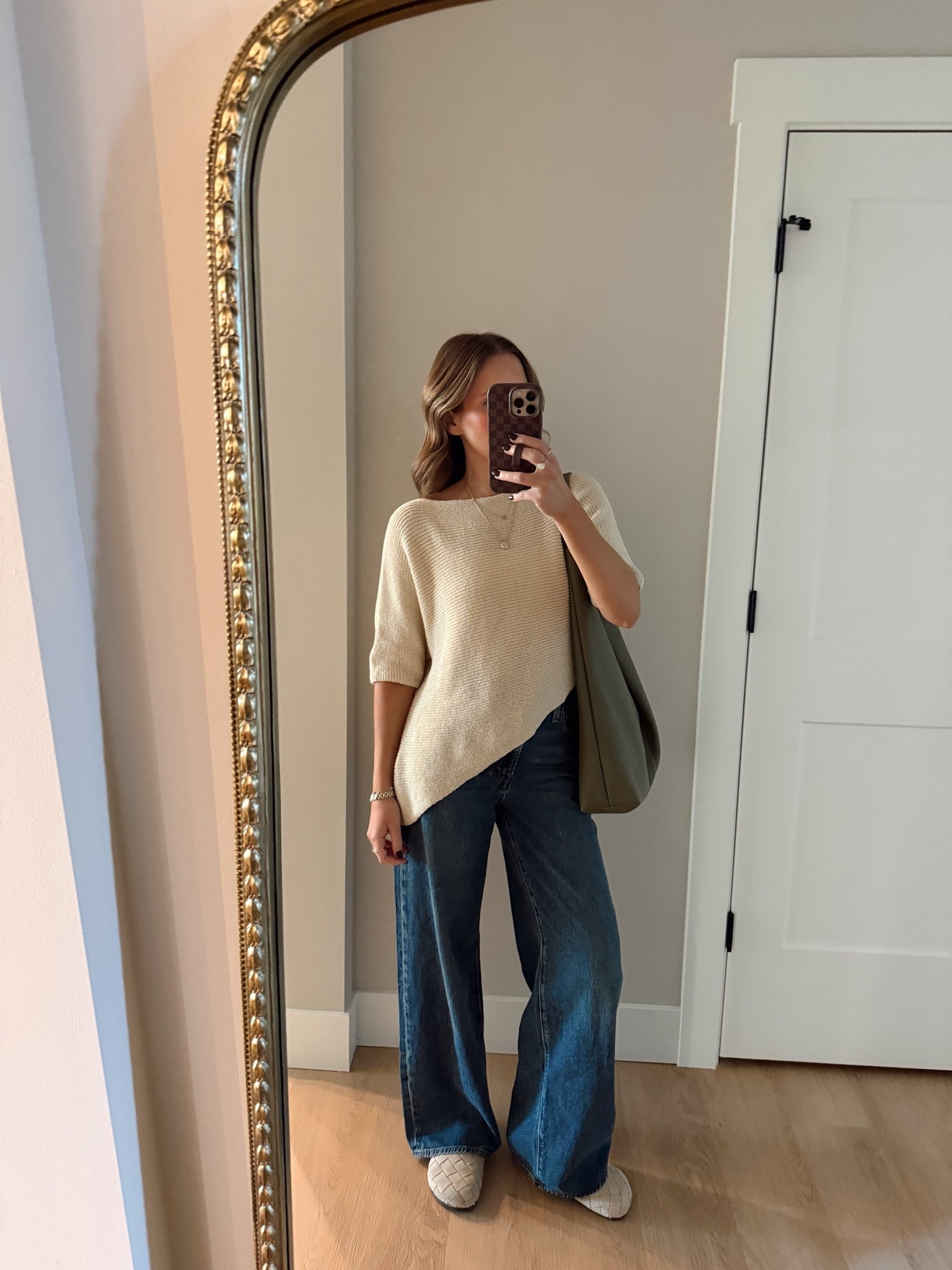Casual fall weekend ootd🥰 wearing a small top and size 25 denim