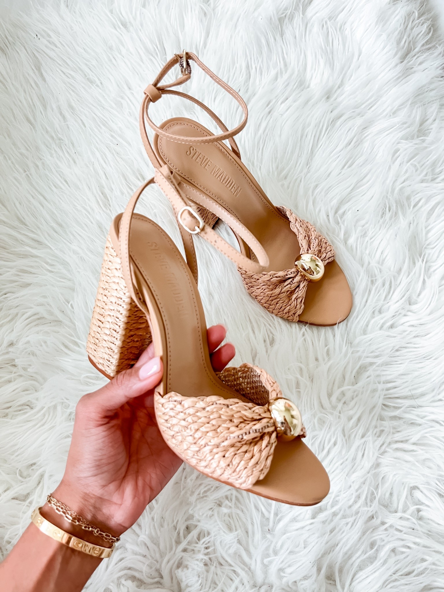Summer sandals
Straw shoes


#LTKSaleAlert #LTKFindsUnder100 #LTKShoeCrush