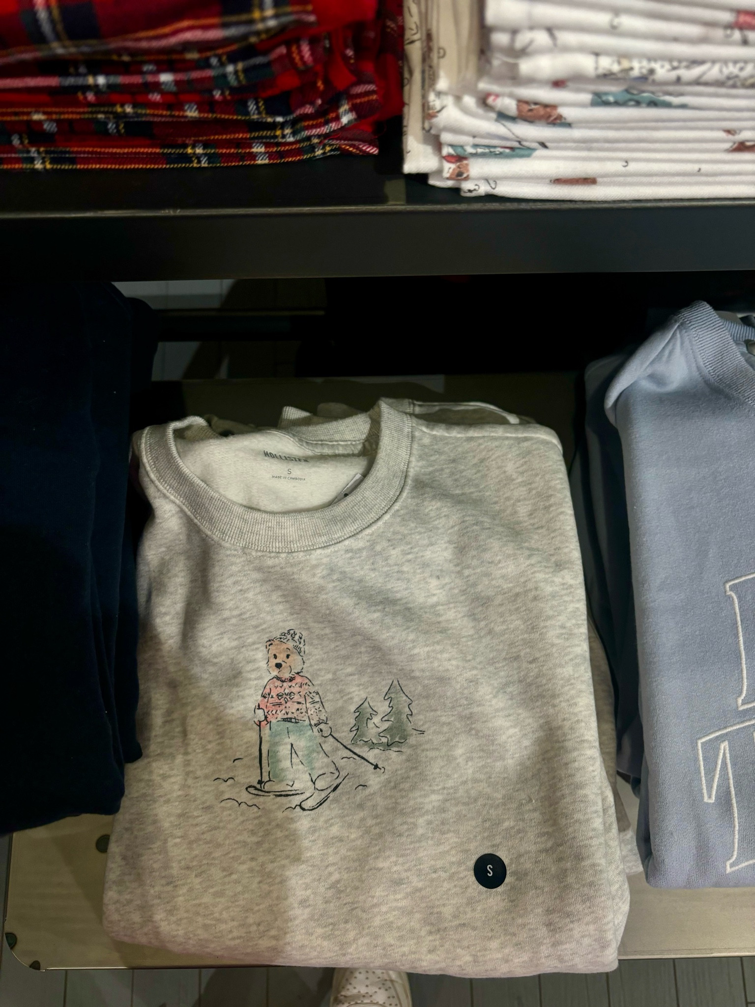 Oversized cozy holiday sweatshirts 

#LTKGiftGuide #LTKHoliday #LTKSeasonal