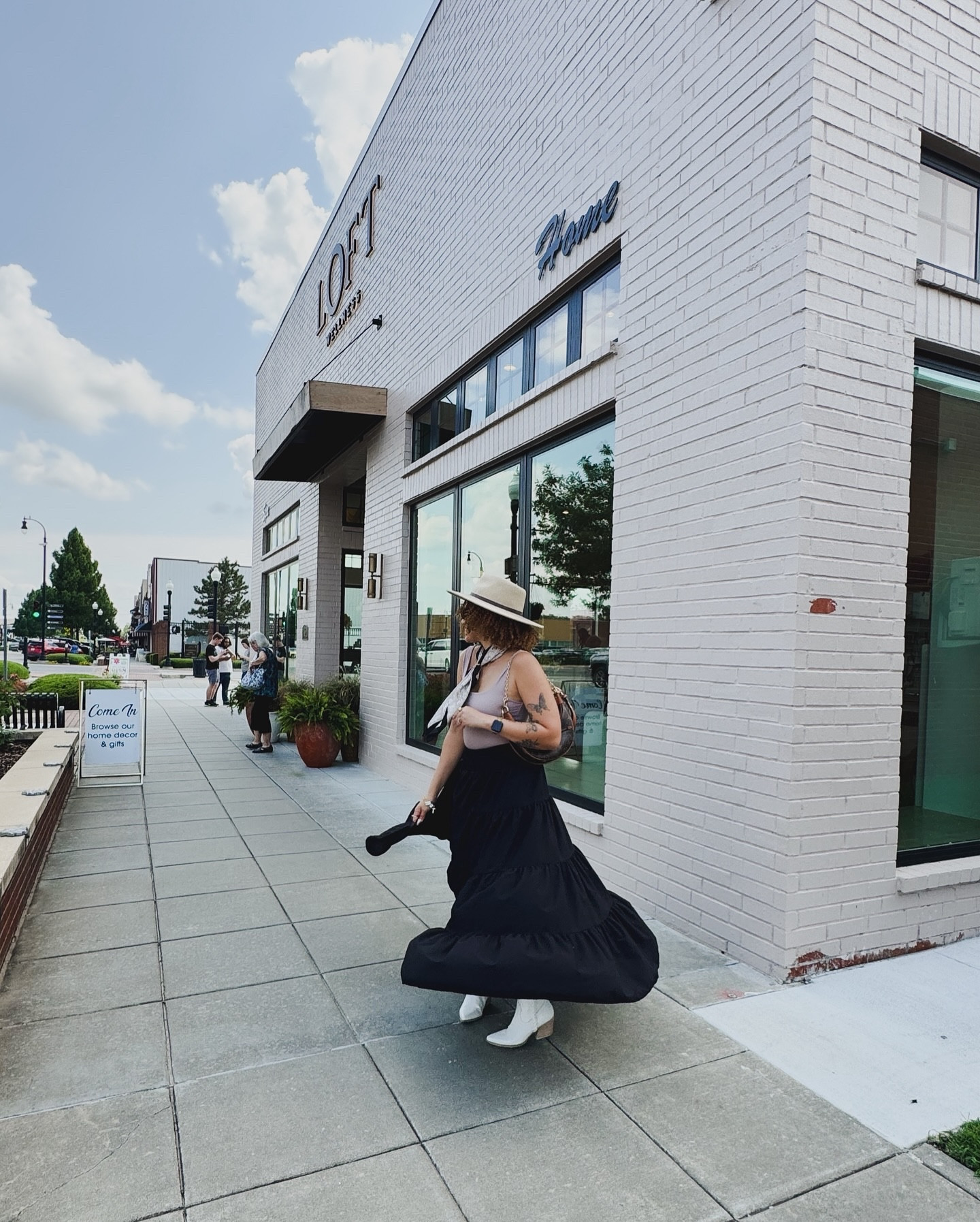 🤎Life’s about living, laughing, and learning. August, here we come✨

Shoes @dolcevita 
Hat @forever21 
Skirt (thrifted) 
Glasses @prada 
Bag @louisvuitton 
Scarf @stevemadden 
Charm @tulsacharmbar 
Bracelet @foreverlinked.918 

#outfitlove #outfitofthedayideas #summerstyles #whattoweartoday #fashionvlogger #contentcreatorlife