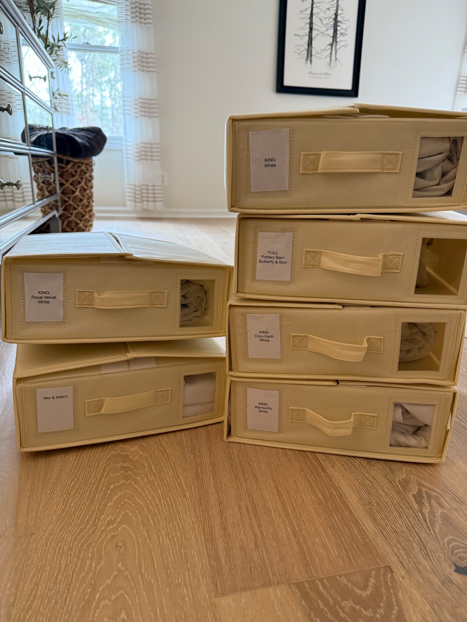 Sheet organizer. Linen organizer. Organization. 