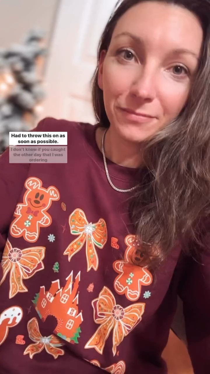 My sweatshirt is 50% off 🎉

#LTKHoliday #LTKSaleAlert