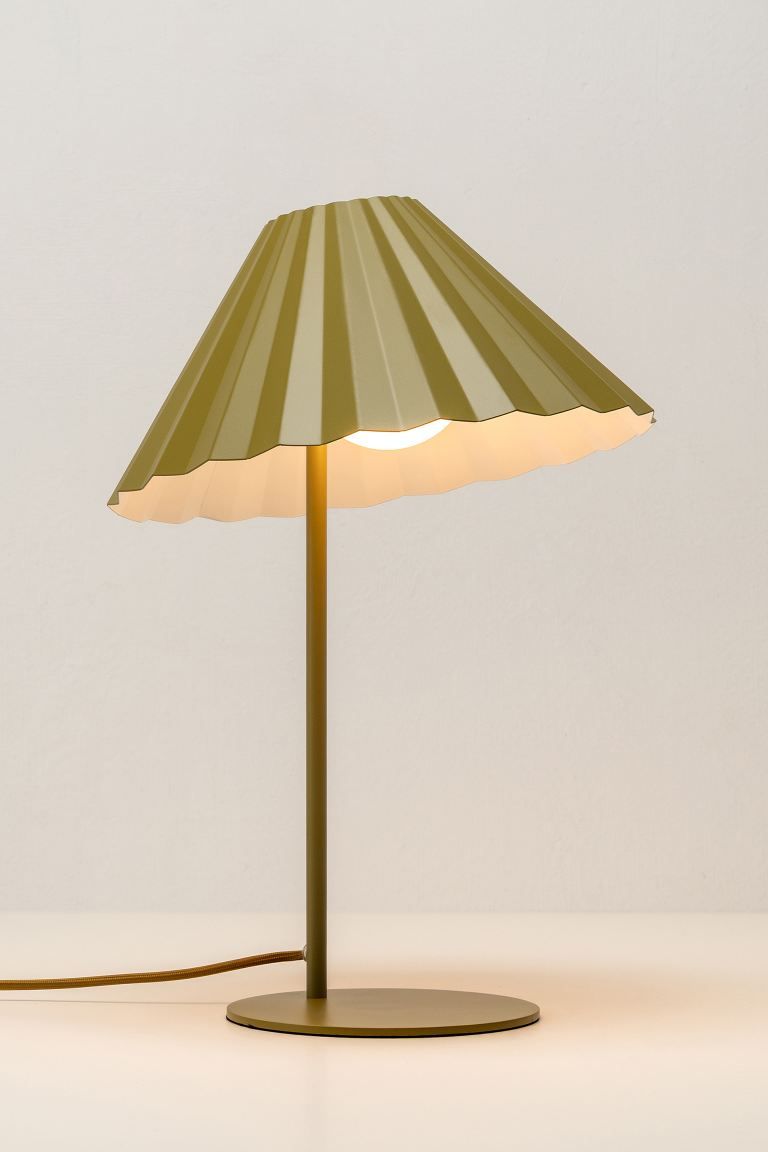 The Pleat Table Lamp | H&M (UK, MY, IN, SG, PH, TW, HK)