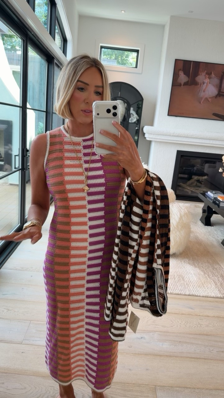 100% 💯 worth snagging in both color options! Going down as my favorite target dress to date! 🏆