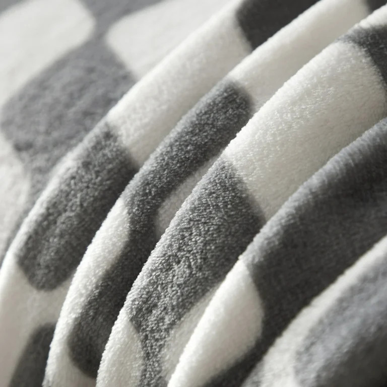 Mainstays Plush Throw Blanket, 50" x 60", Grey and White Check - Walmart.com | Walmart (US)