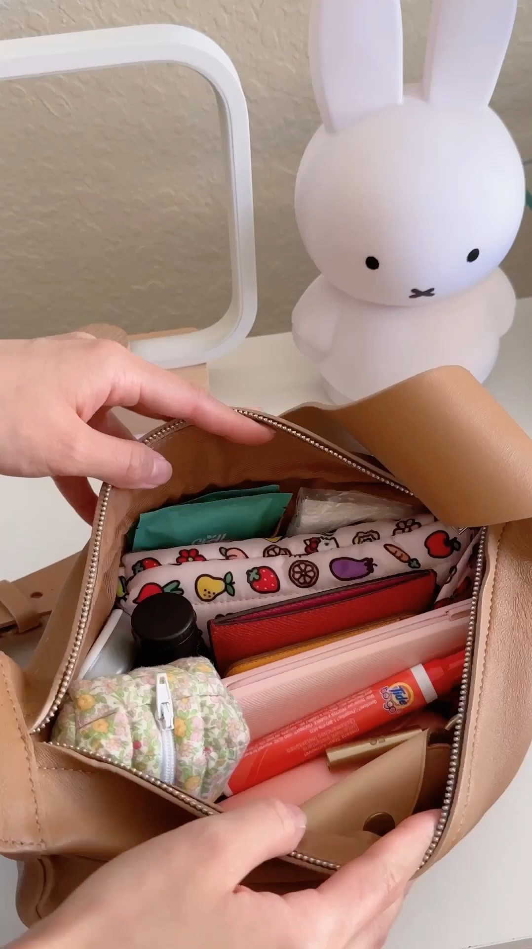 Pack my cos bag with me 💚 


#LTKFindsUnder100 #LTKGiftGuide #LTKU