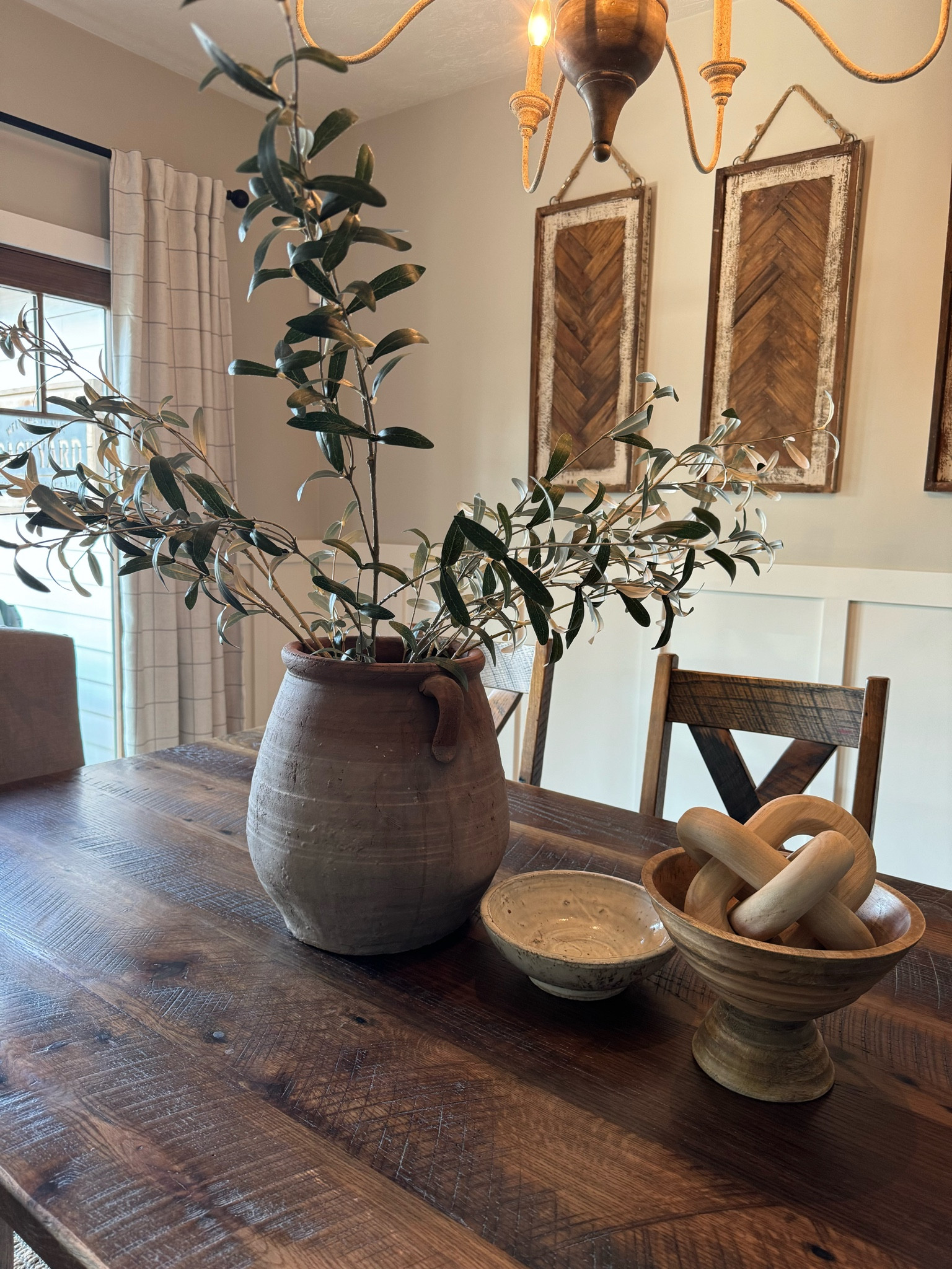 Dining room table decor for our modern farmhouse! Love creating a statement with a large vase on our farmhouse table.

amazon l Amazon finds l dining room decor l dining table l modern organic 

#LTKSeasonal #LTKHome #LTKFindsUnder50