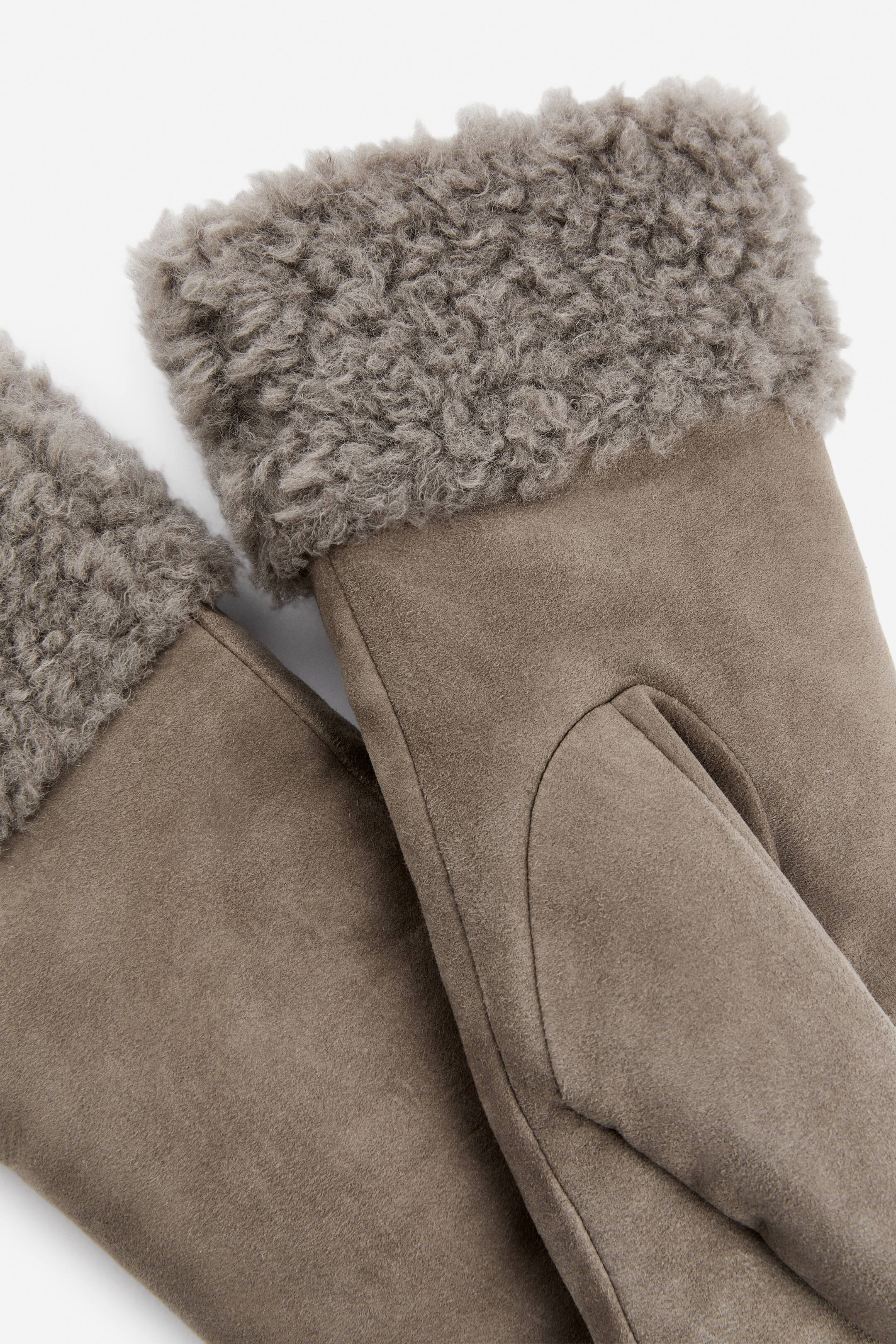 Gefütterte Velourslederfäustlinge | H&M (DE, AT, CH, NL, FI)