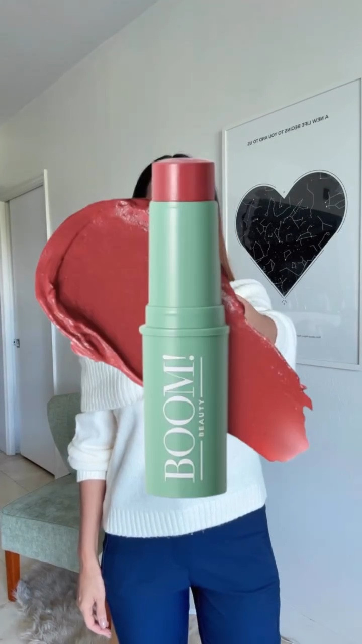 The iconic Boomstick Trio by @boombeautyhq 
Link in bio🔗
Three multitaskers for hydration, color, and highlight-everything you need for effortless beauty.

#proagebeauty #contentcreator #contentcreatormiami #ugccreator #ugcmiami