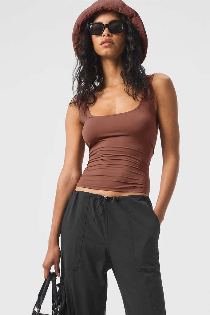 Sheer Glow Tank - Chestnut | Alo Yoga (US)