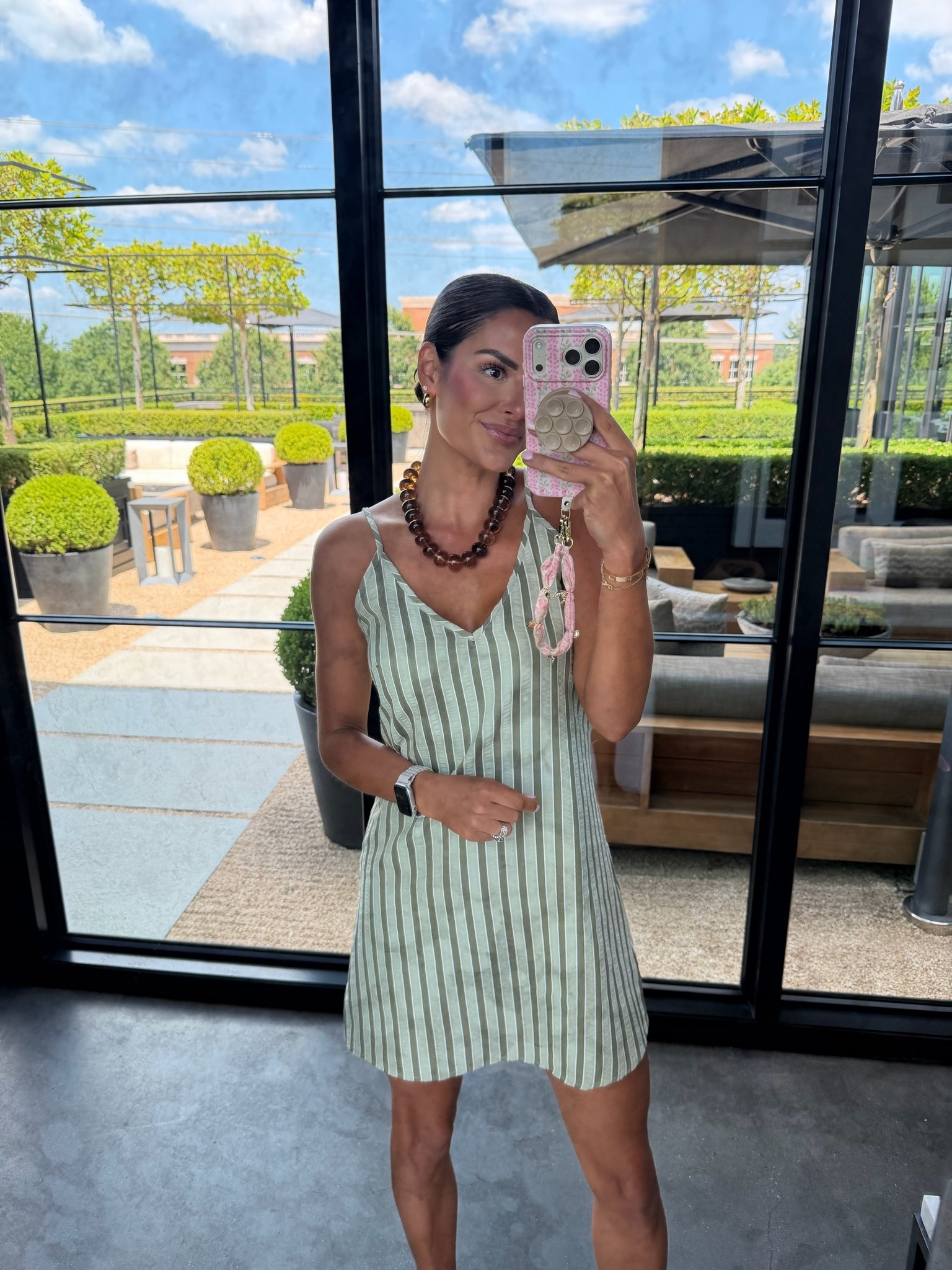 Today’s dress and bubble necklace 😍 wearing size XS in the dress!