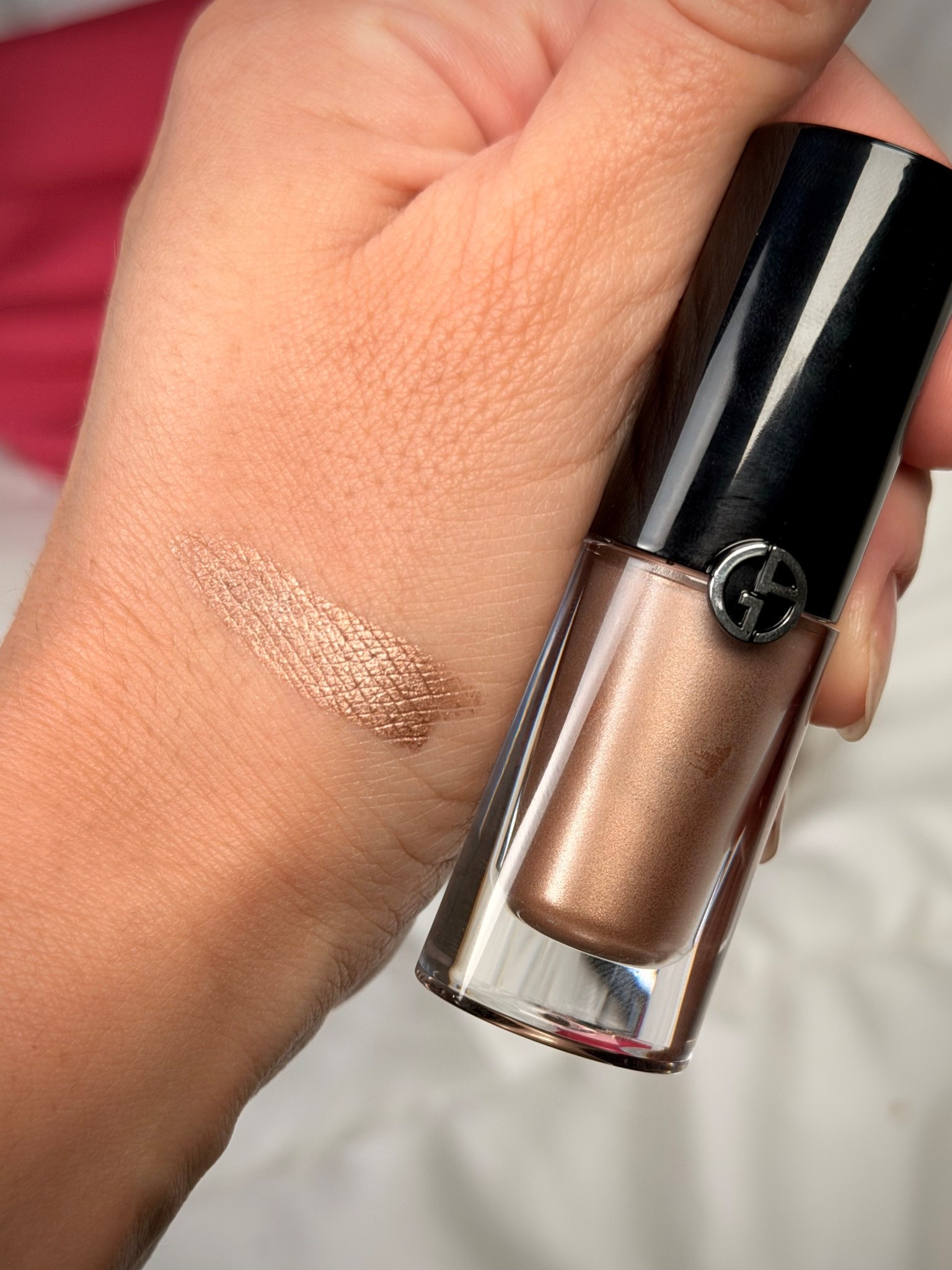Warm champagne bronze in a swipe ✨
Armani Beauty Eye Tint – liquid eyeshadow that goes on like a cream, sets like a powder and doesn’t crease. My go-to one-and-done shade for quick soft glam.

Tap to shop this tint and save it for your next everyday eye look 🤎

#LTKBeauty