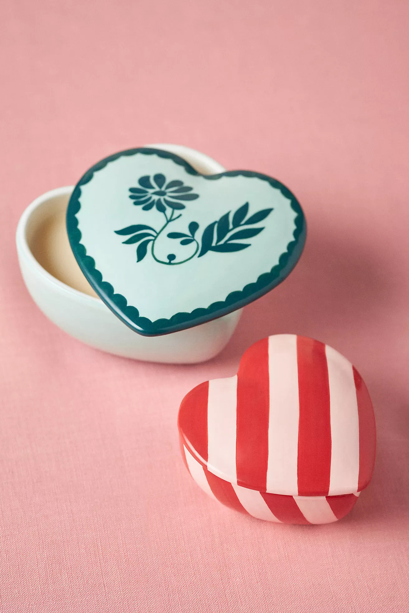 Vaisselle for Anthropologie Floral Woodland Berry & Rose Ceramic Heart Candle | Anthropologie (UK)