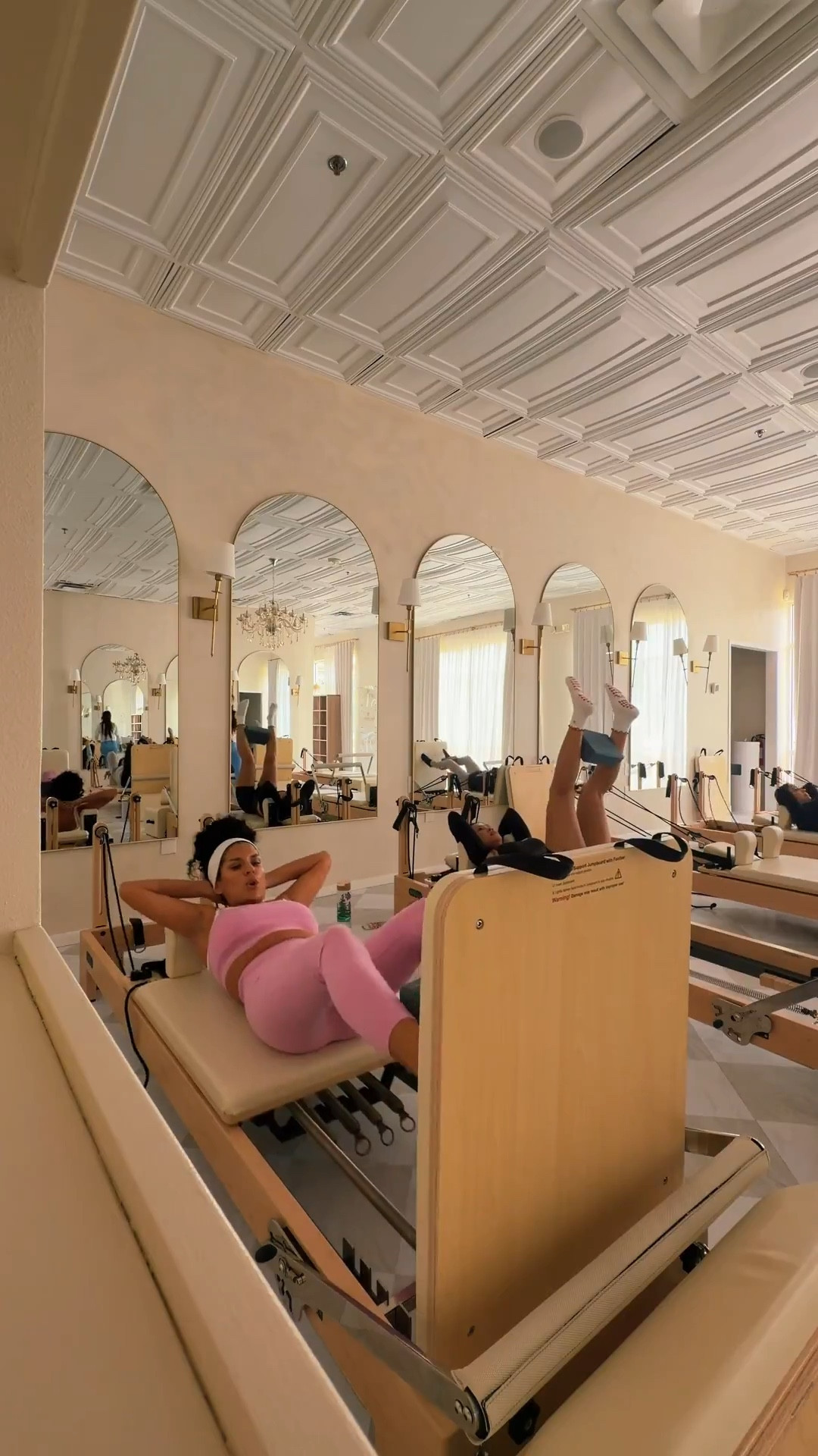 I’ve been reaching for this set nonstop

#workoutset #pilatesstyle #activewearlook

#LTKmorningroutine #LTKfitnessgoals #LTKdayinmylife