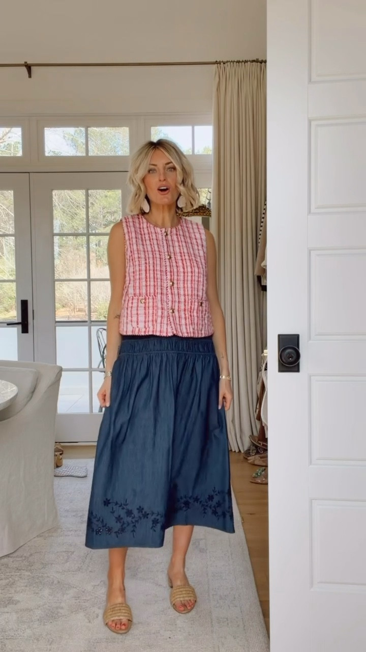 Love this look for teachers! Both this top & skirt are part of matching sets, but I just styled them with other pieces! A cute spring workwear look! Wearing S in top & XS in skirt!

Loverly Grey, spring workwear, spring outfit, teacher outfit, Walmart, affordable looks 