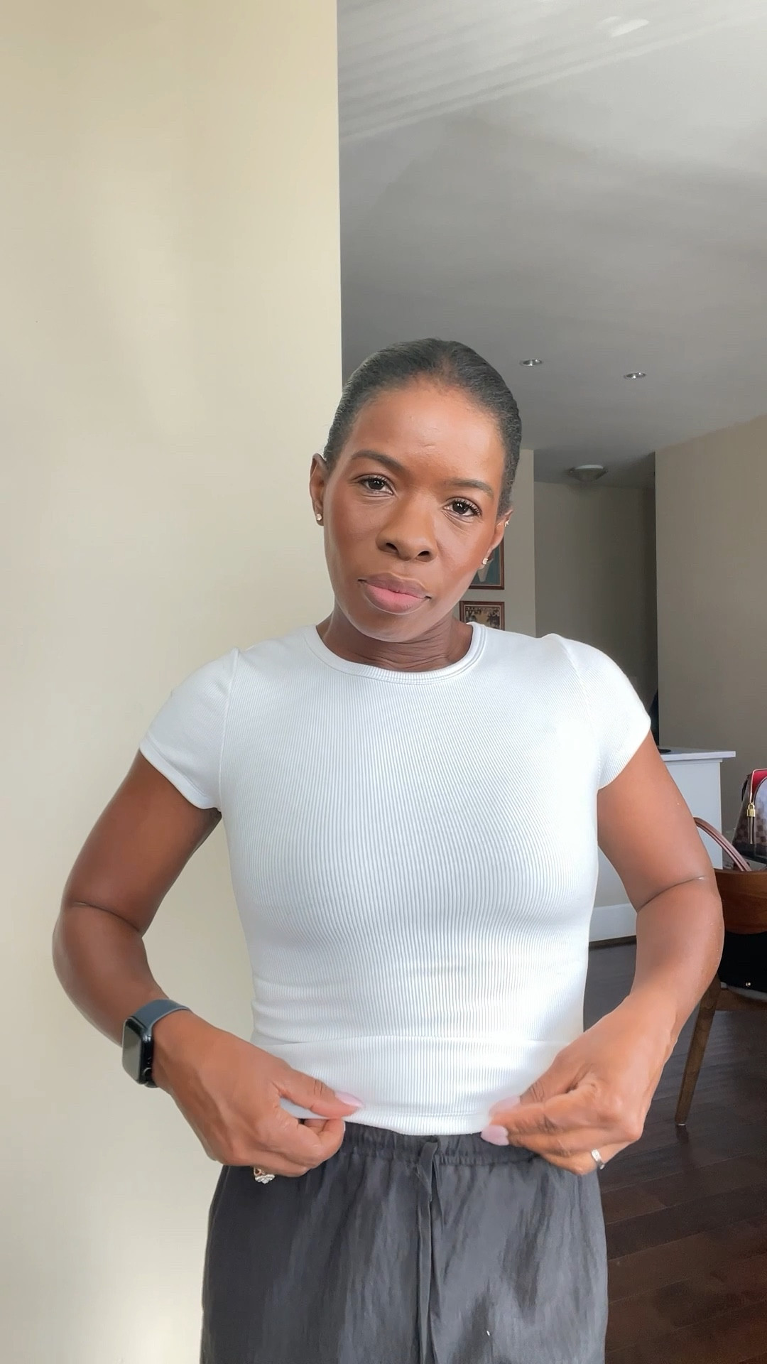 If you’re looking for a t-shirt with stretch that sucks everything in, this is the one! The Knix sculpt rib and I’m wearing M

Knixpartner

#LTKootd #LTKmomlife #LTKOver40