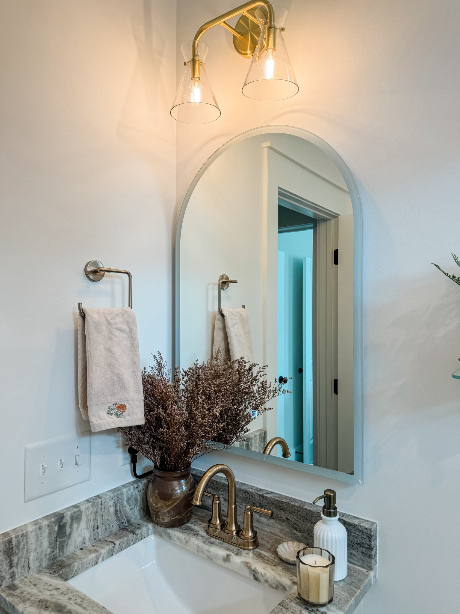 Subtle fall bathroom decor 

Fall bathroom, pumpkins, fall decor, fall styling, bathroom decor, cozy bathroom, fall decorating, subtle fall decor, ceramic pumpkins, McGee and co, dark vase, dried florals, bathroom design 

#LTKHome #LTKFallSale #LTKSeasonal