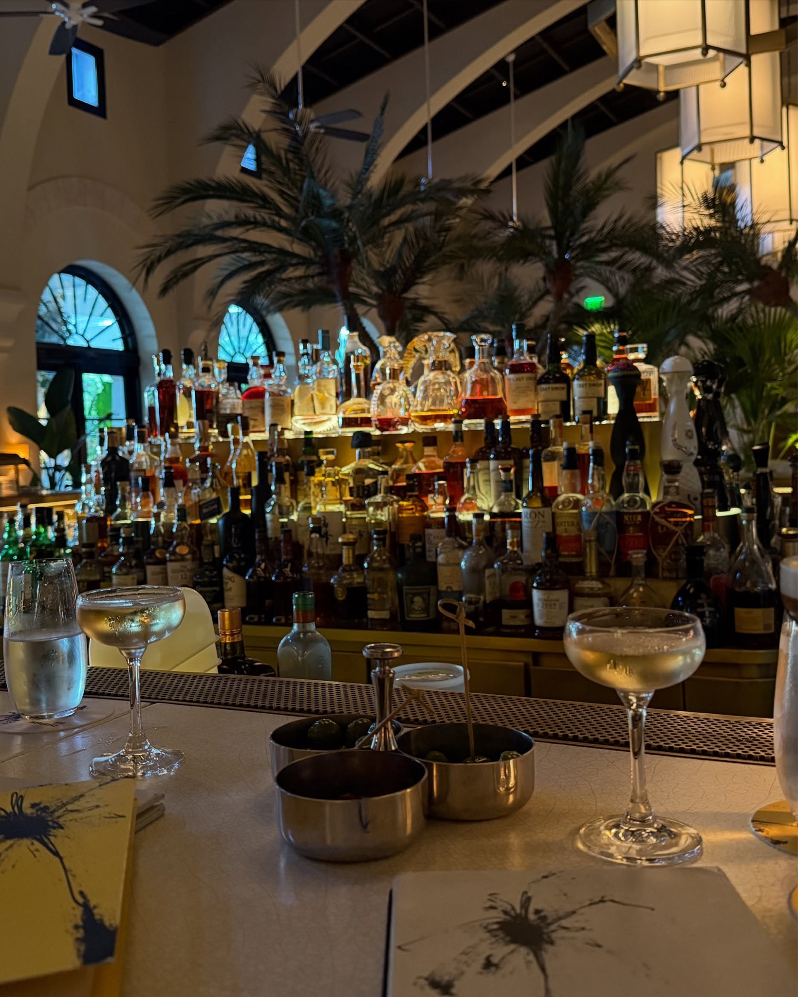 champagne & sunset dreams at @fourseasons miami 🥂

#datenight #miamiresorts #fourseasons #dusk #champagnebar