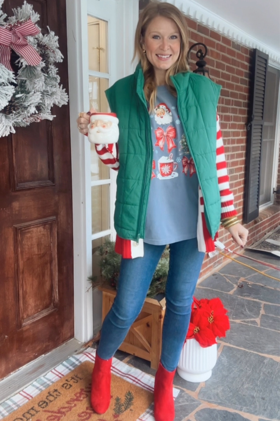 Give me all the festive Christmas outfits and I’ll be happy! 
In a L in the tshirt and M in the cardigan.

#holidayseason #holidayseason #christmastime #christmasspirit #christmasvibes #holidayvibes #weekendstyle #womensfashion
