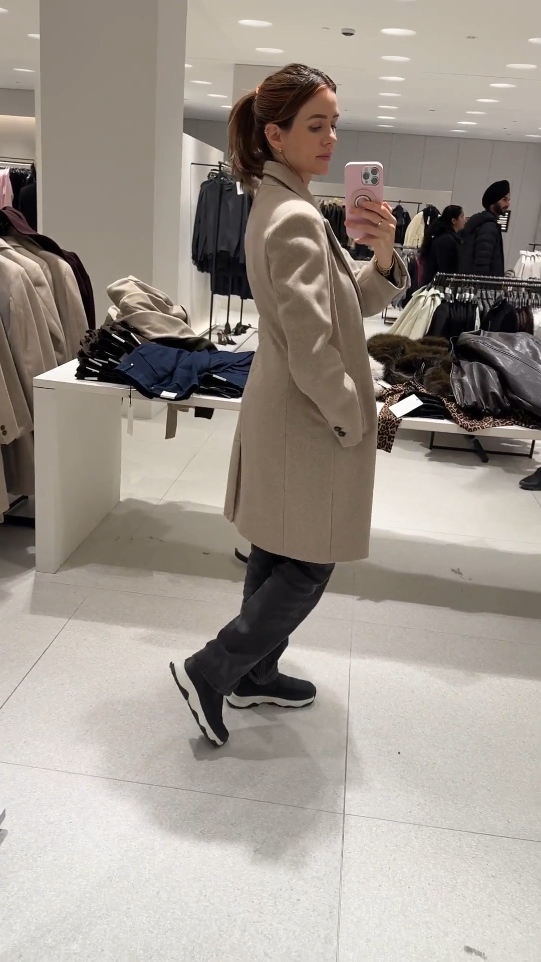 This is the perfect coat for a night out like a girls night out or a date. It’s also great to wear to work! It’s form fitting and has a satin jacket lining inside for only $90 #zara #zaracoat #zarawintercoat #winterOOTD 

#LTKwinter #LTKdatenight #LTKpartywear