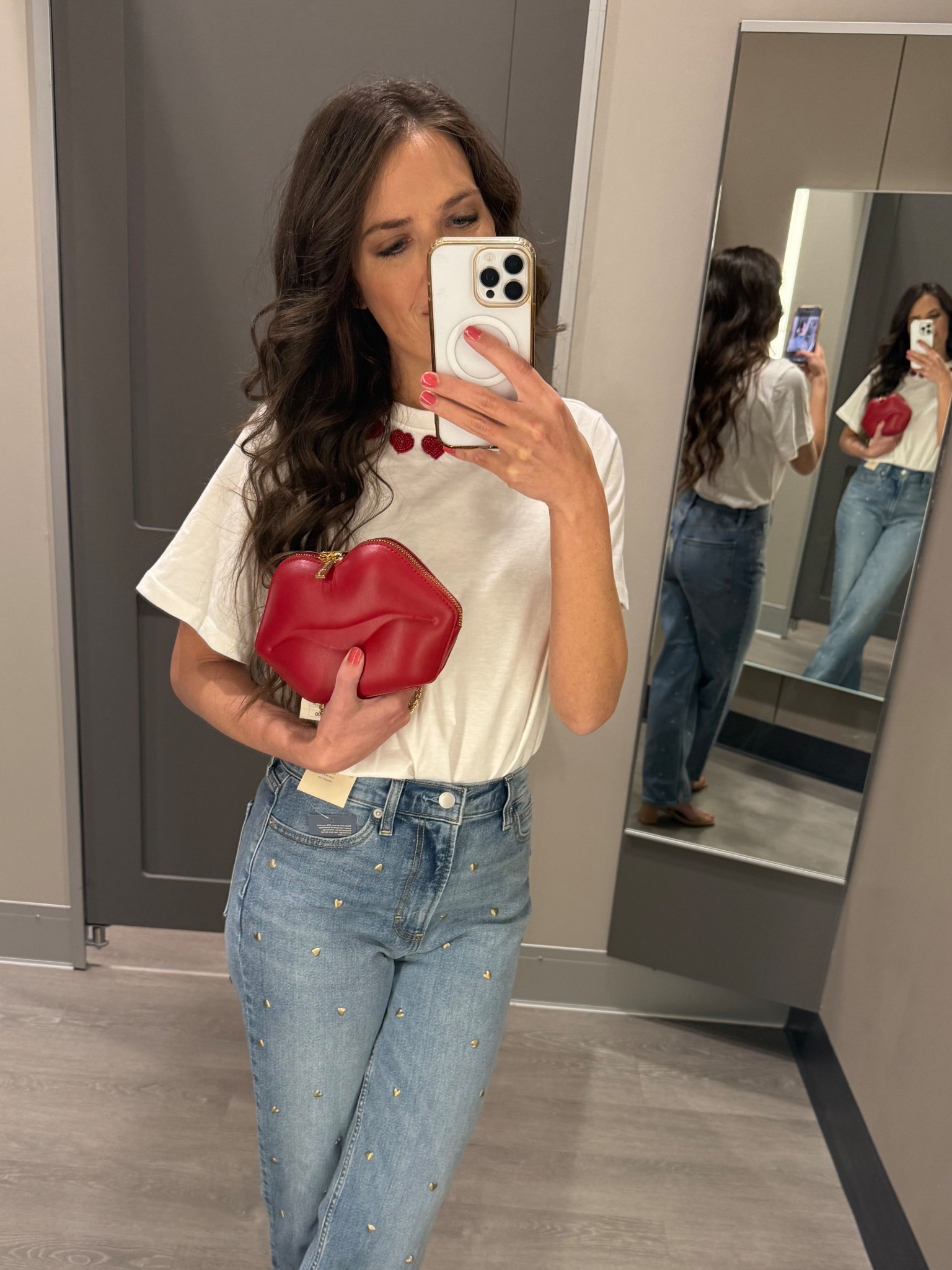 How fun is this lip shaped purse for Valentine’s Day or a fun night out?! Paired with this heart detailed shirt and heart jeans! ♥️

#LTKdayinmylife #LTKValentine #LTKootd