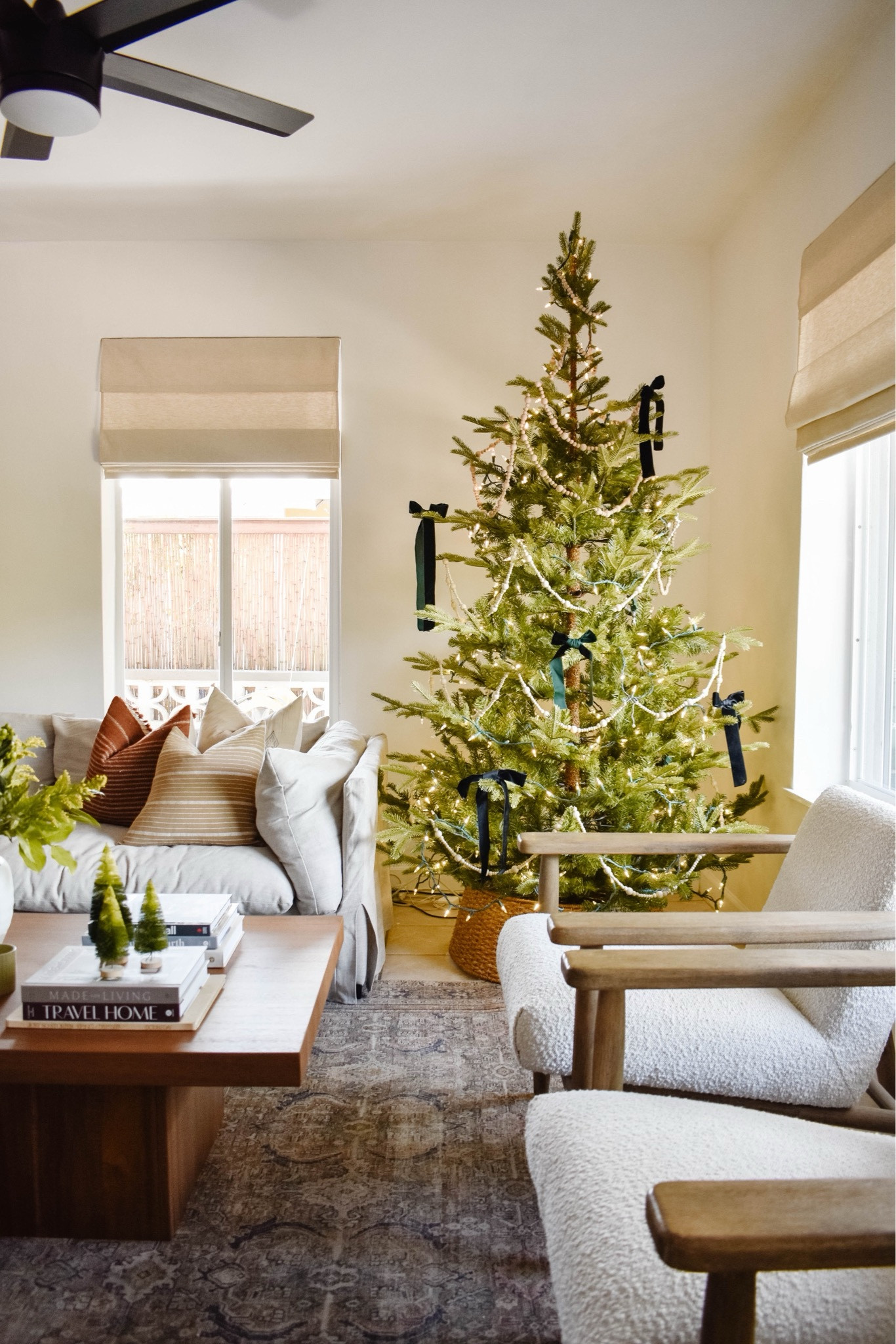 Christmas decor 🥹🎄Tis the Season 

#LTKfindsunder100 #LTKSeasonal #LTKHoliday