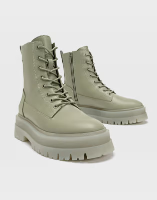 Stradivarius lace up flat ankle boot in green | ASOS (Global)