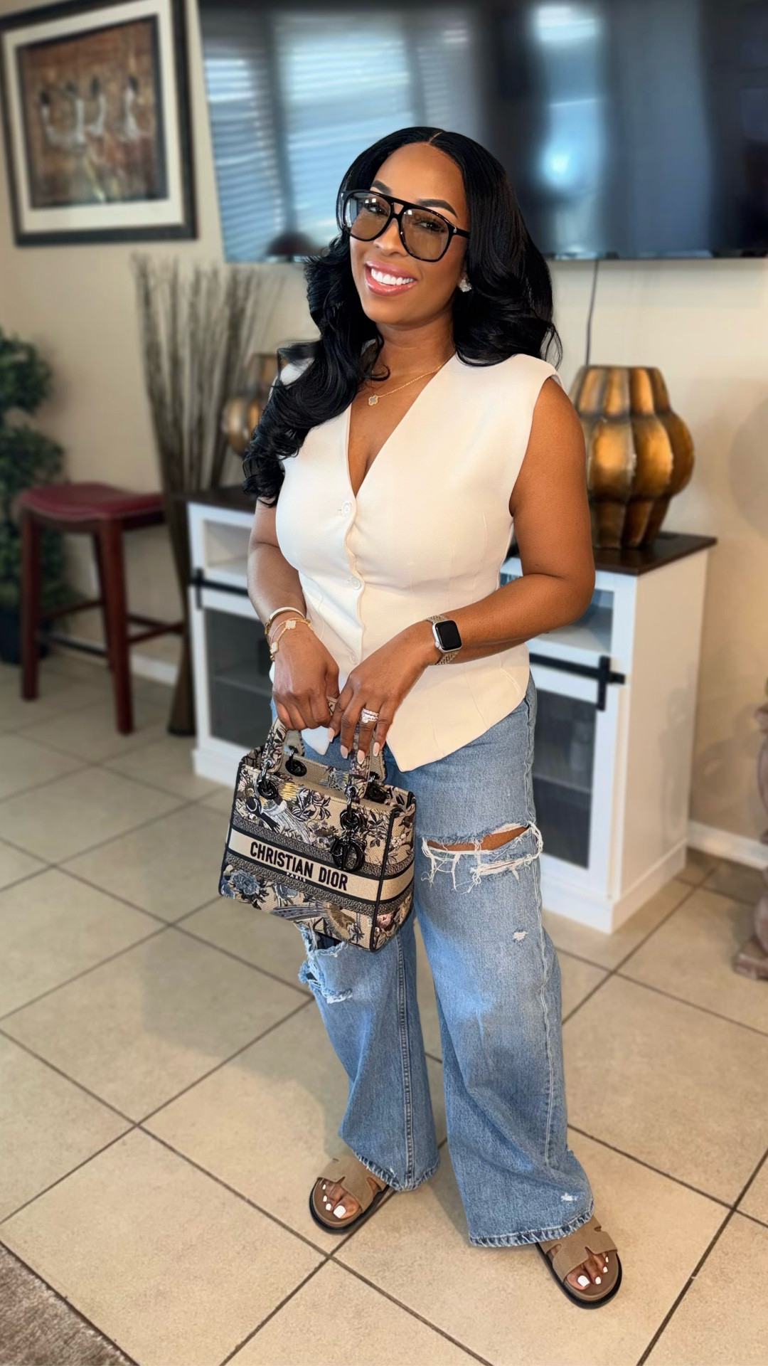 I’m currently in Phoenix this week and the weather is beautiful! Decided to break out one of my favorite casual outfits for a cute lunch date! Although the vest is no longer available at Zara, I linked a similar alternative that I know you’ll love just as much ✨