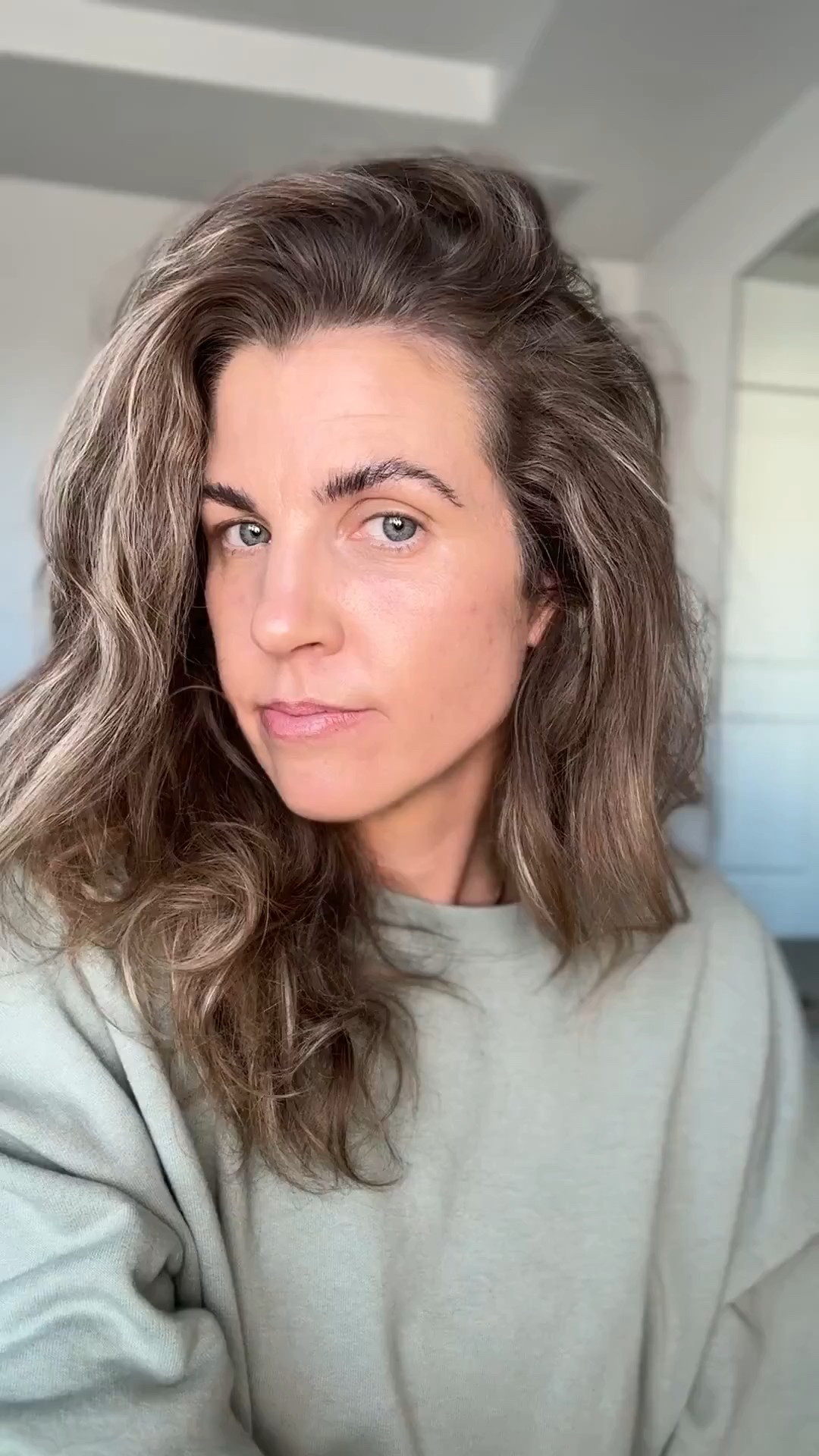 38-year-old mom of three here 👋🏼
I’m not trying to look 25 again I just want healthy, glowy, natural skin.

I finally found a combo that gives me that dewy-but-real finish:
• my favorite BB cream
• the best lip stain (doesn’t move 👏🏼)
• simple skincare that’s actually helping my skin

This is my everyday “your skin but better” routine easy, low effort, and mom-life approved 🤍
Everything I’m wearing is linked.


