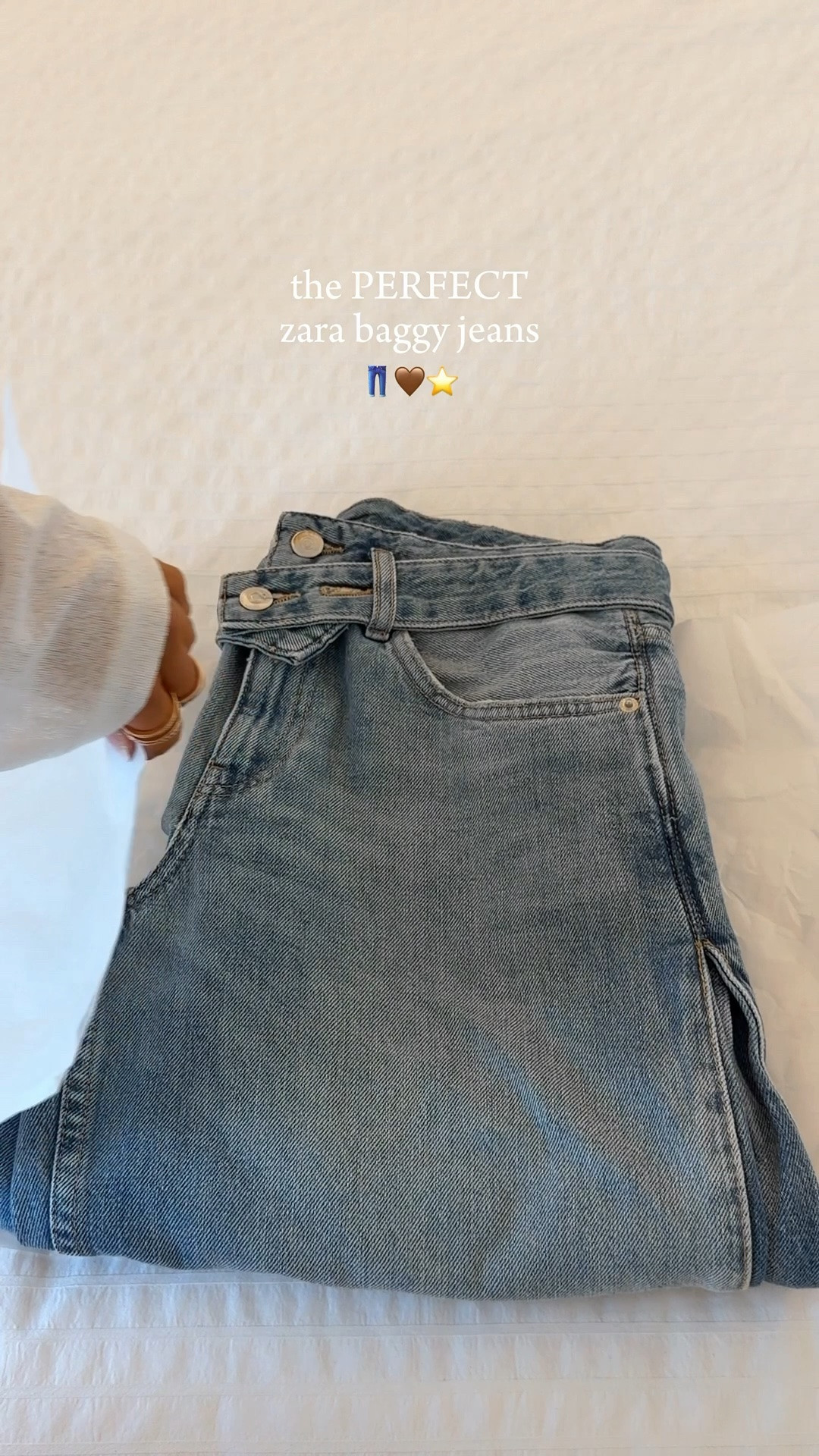 the perfect zara baggy jeans 👖🤎⭐️ I am wearing size EU34 and I‘m 1,70m tall. It comes big so make sure you size down one size at least! Usually all Zara jeans are a bit bigger. 🥰
The jacket is super light and a perfect jacket for a rainy summer day or transitioning to fall 🥰🍂 I got the jacket in size S. The slippers are true to size!! ✨

#LTKsummer #LTKjeans #LTKstyletip