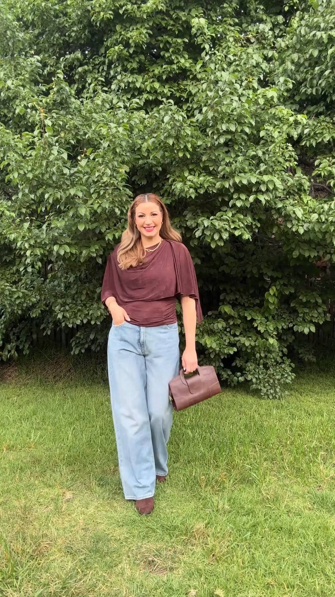 OYOANGLE Women’s open-shoulder gathered poncho blouse, asymmetrical, tight, to go out.
Size:M

#LTKSaleAlert #LTKSeasonal #LTKMothersDay