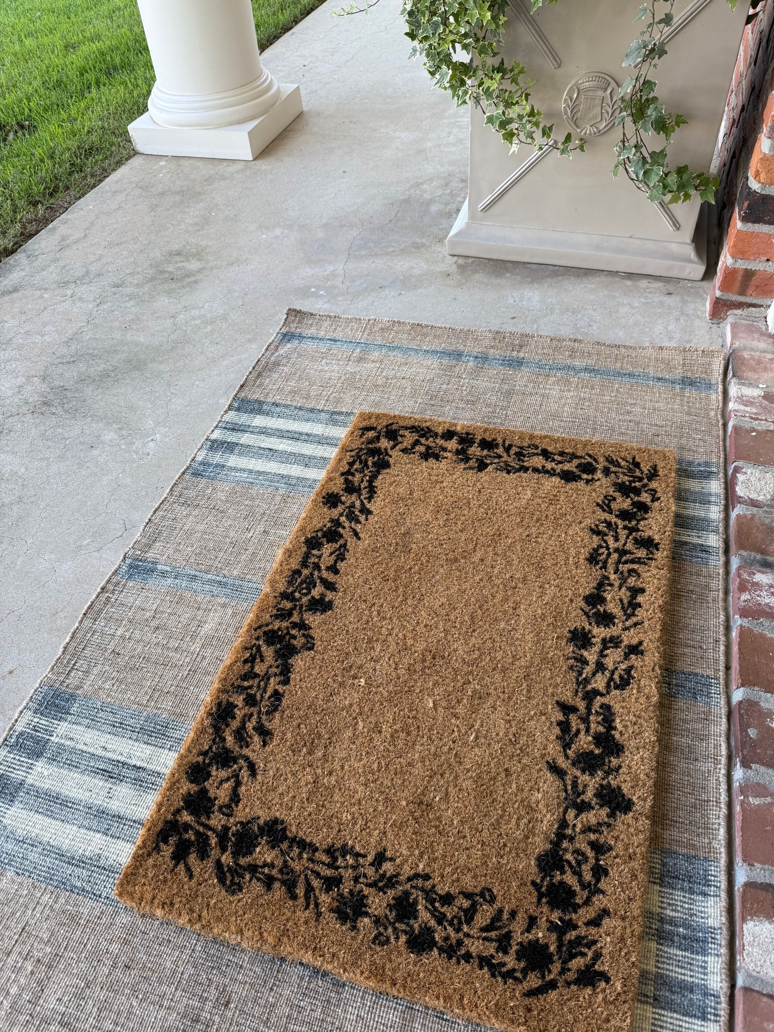 Love this layered front door mat combo! 

Outdoor rug
Layered door mat 
Target door mat
Target finds 
Target rug 
Target decor
Studio McGee target 
Front porch decor 
Front porch inspo 
McGee and co 
McGee and co dupe 
McGee and co outdoor 
Target outdoor 
Front porch decoration 
Front porch planters
Outdoor planters 

#LTKU #LTKHome #LTKSaleAlert