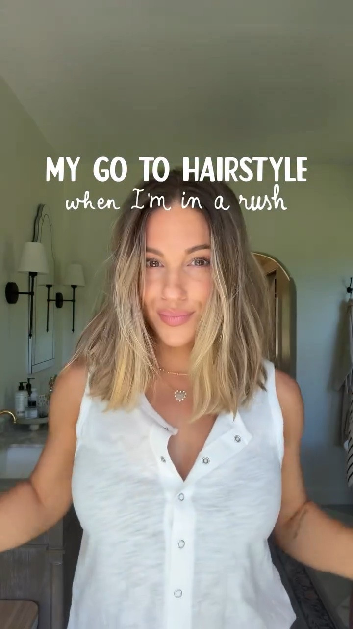 Takes ✌🏼 seconds & never fails me! 

#hair #hairstyle #momlife #postpartum #style