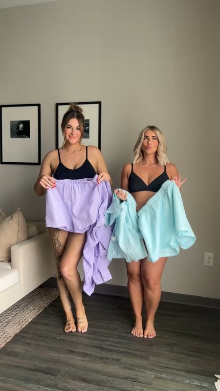 SAME SIZE DIFFERENT HEIGHTS 💜🦋

Both wearing a XL! 