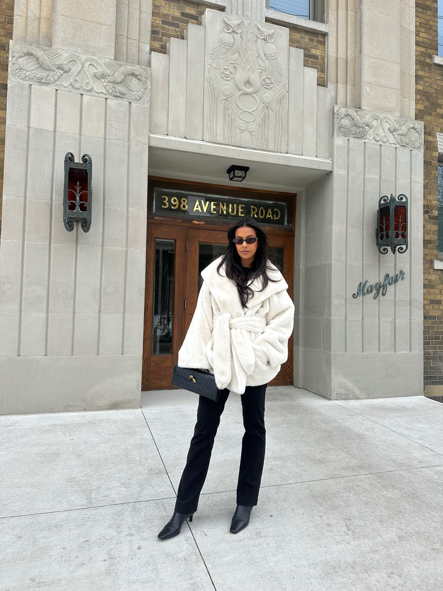 Winter white 🥛🖤

#LTKwinter #LTKstyletip #LTKFashionMonth