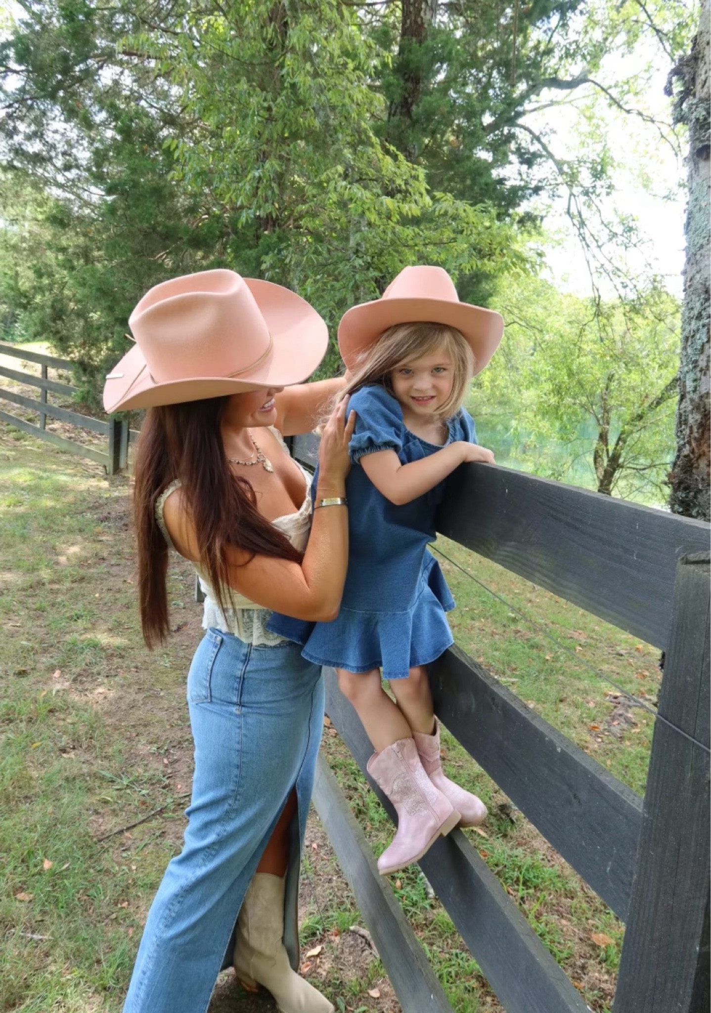 Loving these matching outfits! 