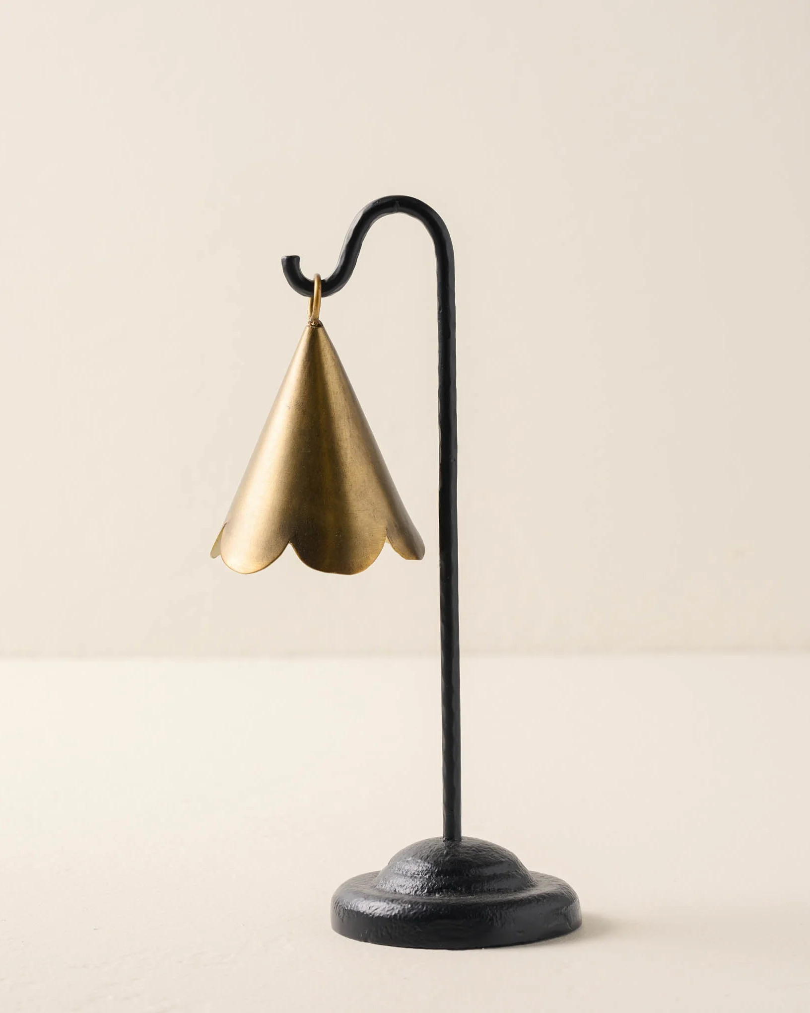 Mariel Standing Scalloped Bell | Magnolia