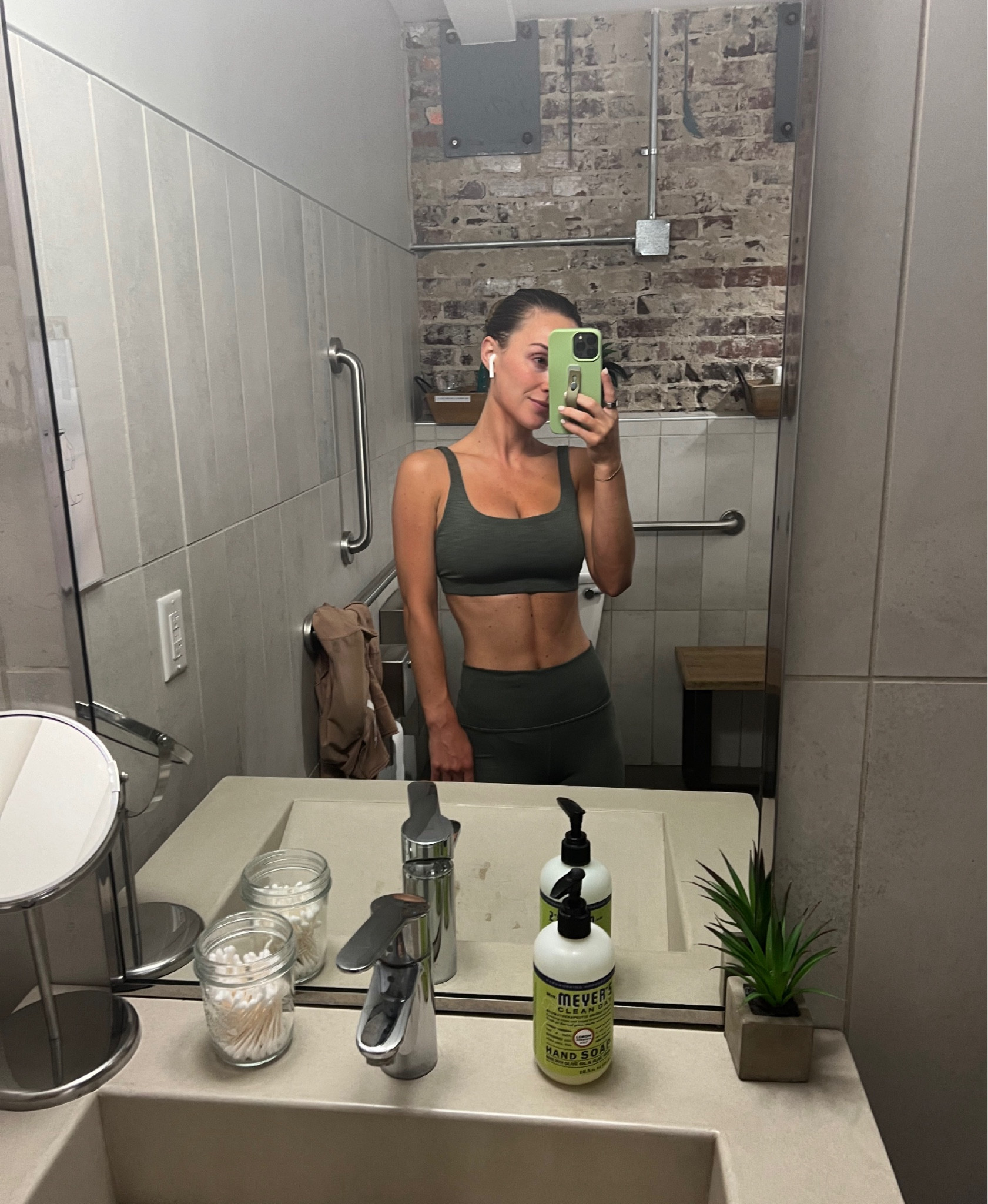 not the exact set but as close as i could find!!