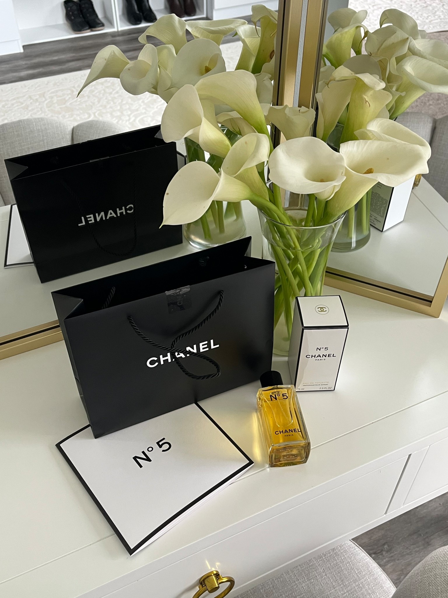 Thank you to Chanel Beauty for this brand new Chanel No 5 Eau De Toilette 🤍 Such a beautiful gift! 🦢

Chanel beauty, perfume, spring scent, luxury aesthetic, chic elegant lifestyle 

#LTKBeauty