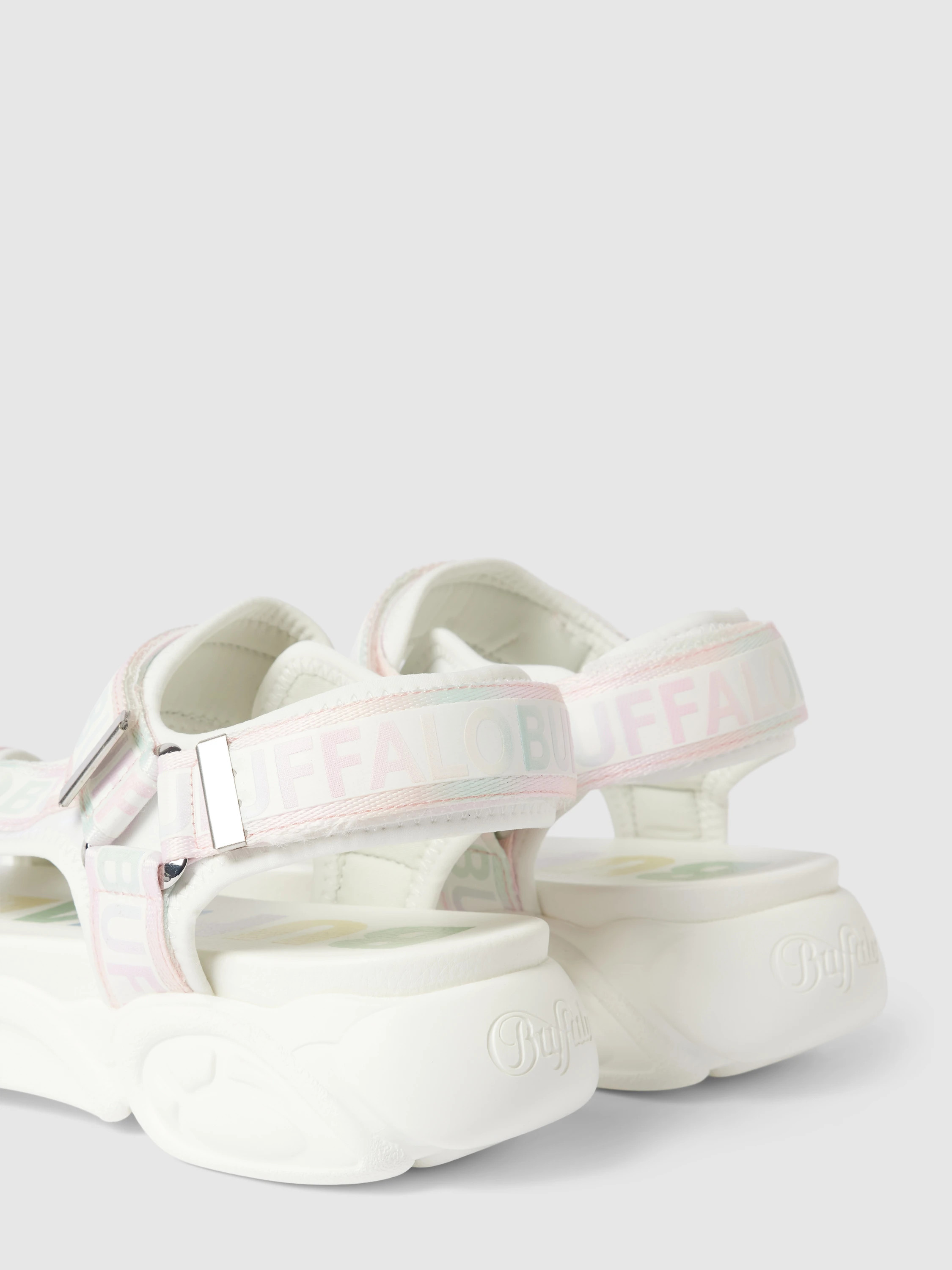 Buffalo Sandalen mit Label-Details (weiß) online kaufen | Peek & Cloppenburg* Düsseldorf DE