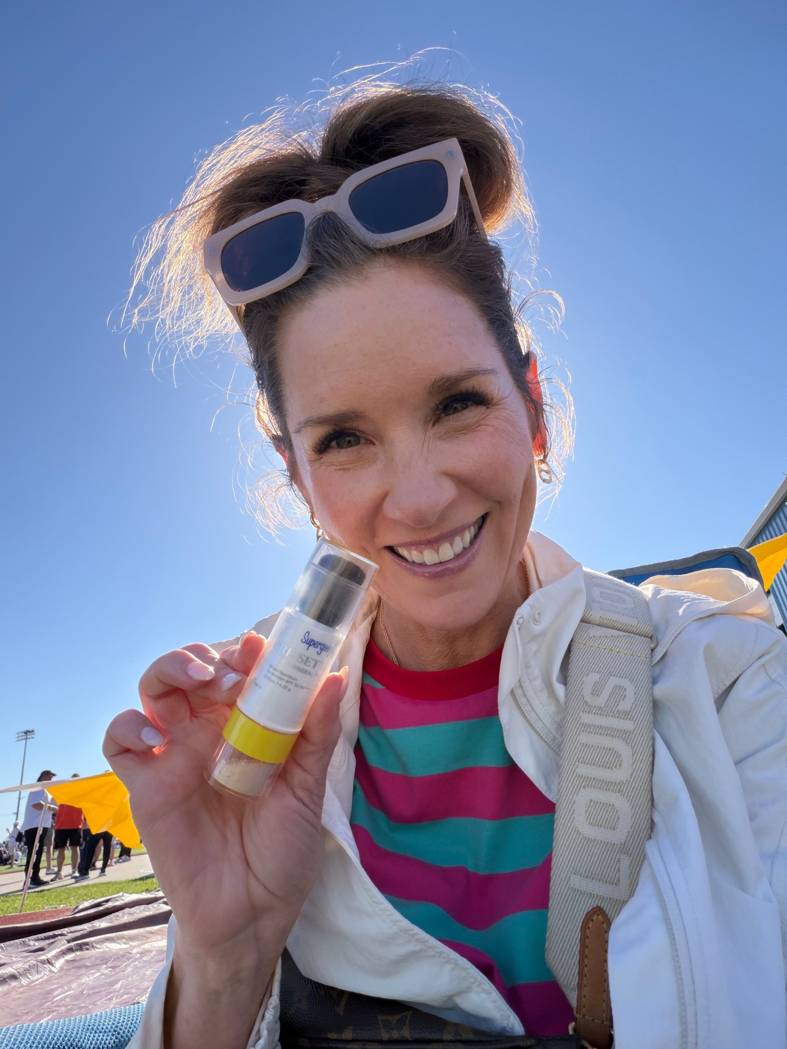 
Love this resetting powder spf 35 from @Supergoop! ! You can apply over a full face of makeup to keep you covered and protected from the sun ☀️ 

Also works great for your hands while driving too! 

#ad 
@Supergoop! 