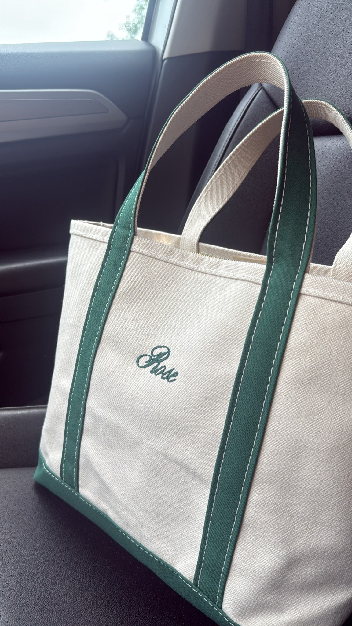 The summer it bag ✨Boat & Tote LLBean

Martha Stewart Summer 
Newport must have
Martha’s Vineyard 
Gifts for her
Coastal grandma
Needlepoint accessories 

#LTKGiftGuide #LTKItBag #LTKSummerEdit