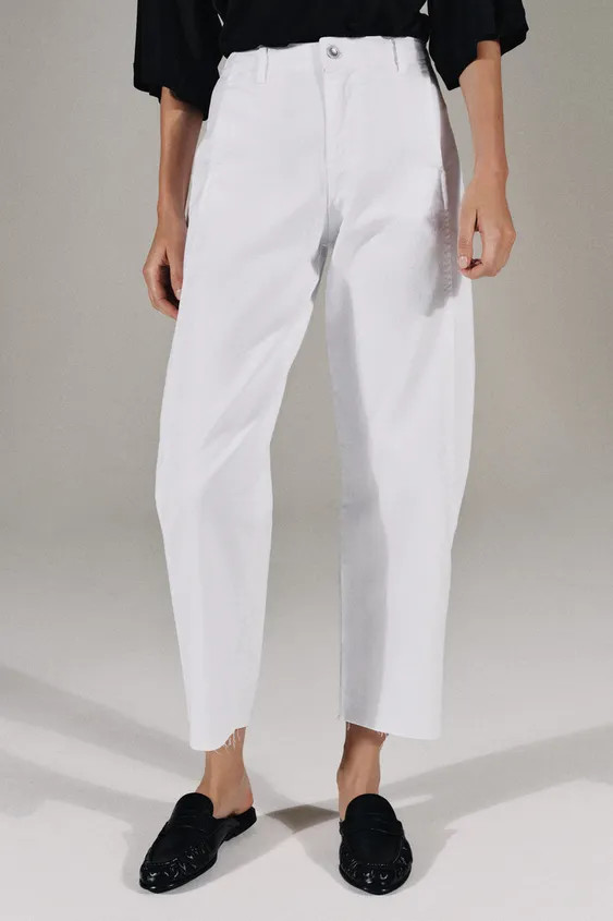 MID-RISE - BARRELMid-rise jeans with front pockets and back patch pockets. Loose-fit leg tapering... | Zara US