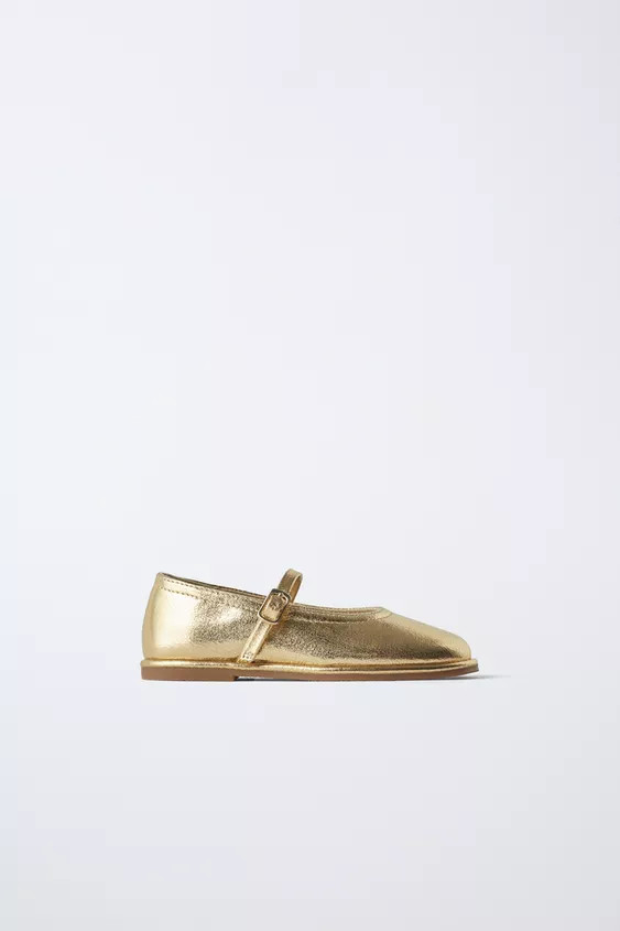 Metallic ballet flats. Side buckle closure. Flexible insoles. Rubber soles.STARFIT® TECHNICAL IN... | Zara US