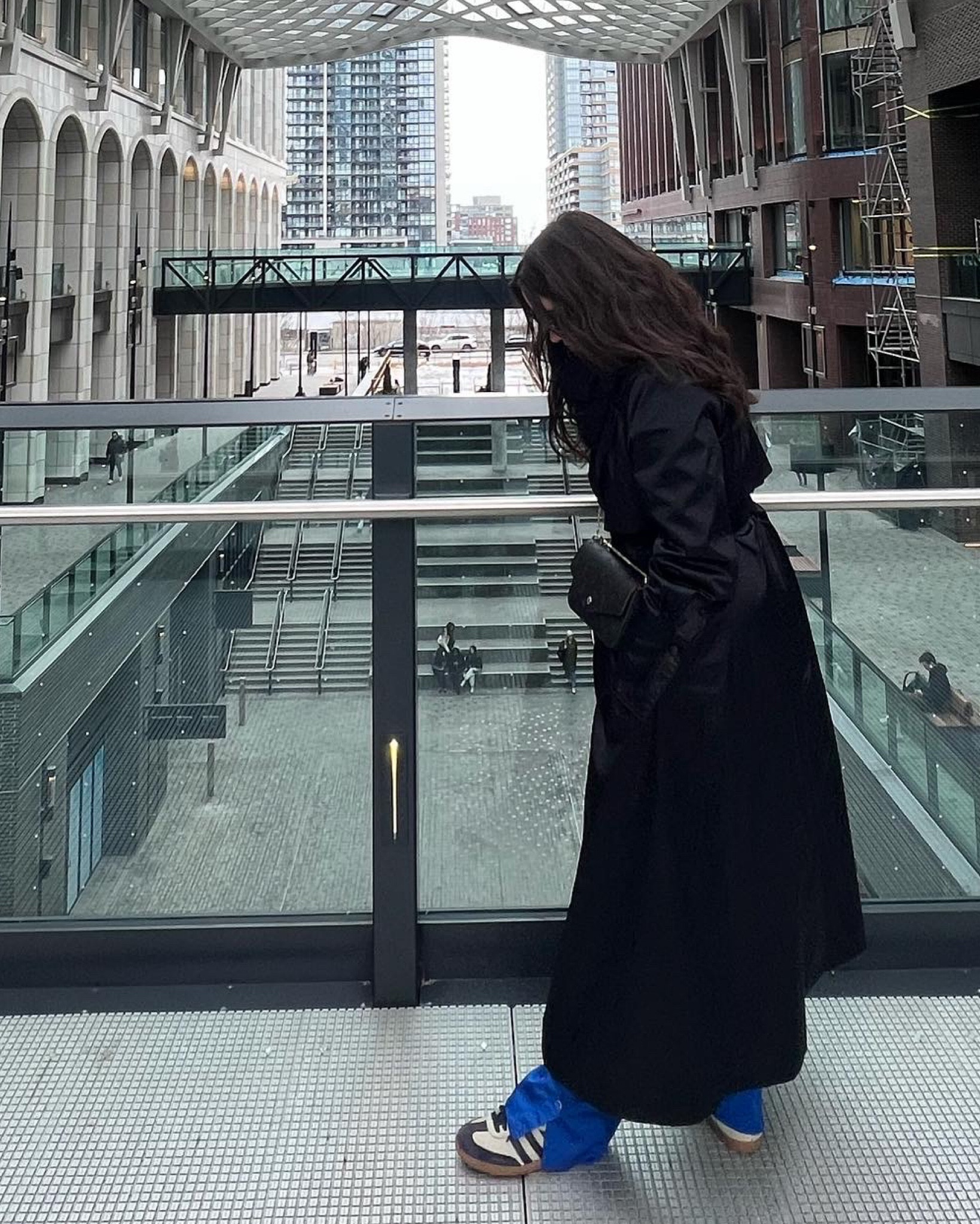 Casual outfits, Work outfits, outfit rotation, outfit style, outfit inspo, streetstyle, femme tomboy style, baggy jeans, styling baggy jeans, oversized coat, coat outfits, oversized outfits, winter outfits, pinterest inspired, style inspo, 2024 trends, closet essentials, casual outfits, everyday outfits, thrifted outfits #ootd #styleinspo