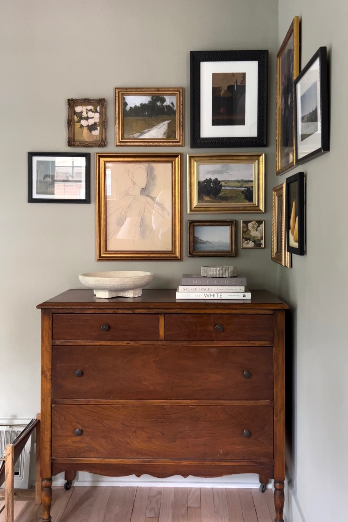 Corner gallery wall home decor. #gallerywall #homedecor #cozyhome

#LTKhome