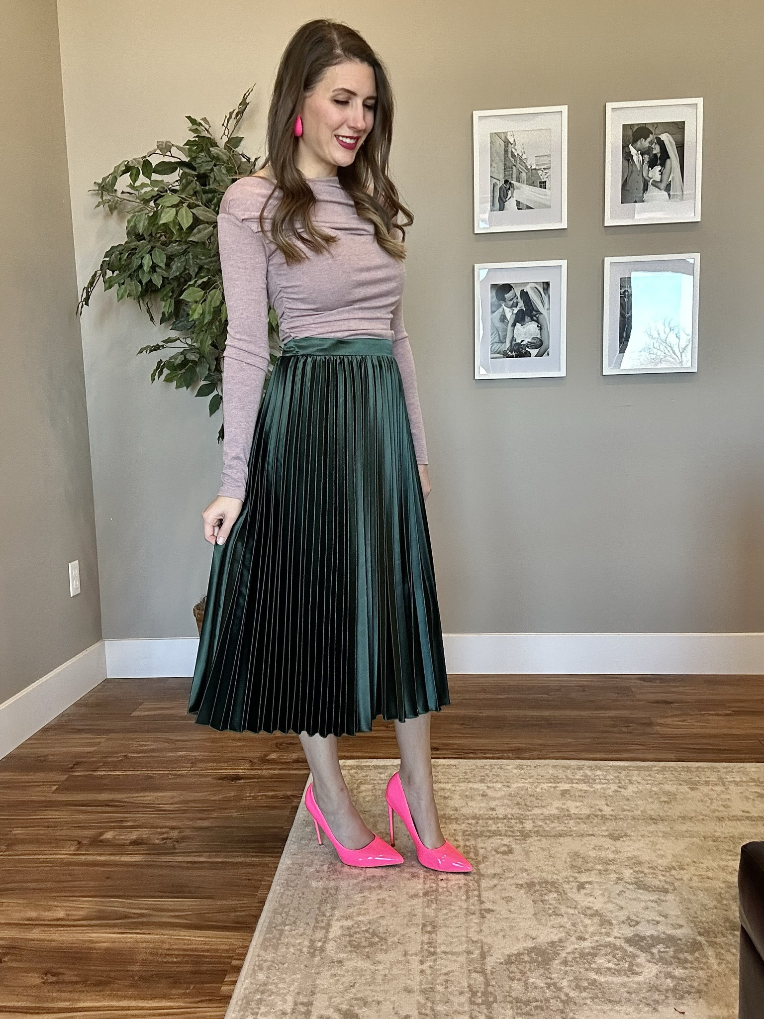 Valentines outfit with pink accents! 

Spring outfit, date night, wedding guest outfit, church outfit 