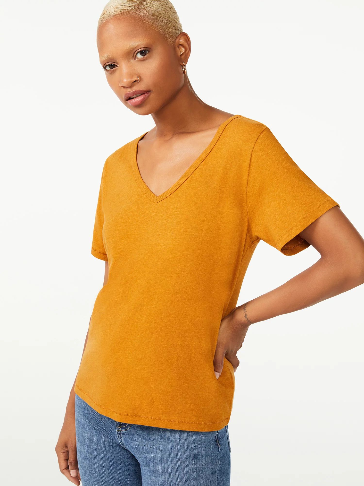 Free Assembly Women’s V-Neck T-Shirt with Short Sleeves - Walmart.com | Walmart (US)