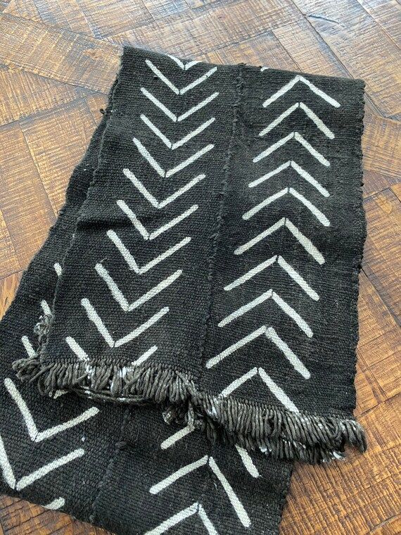 VINTAGE AFRICAN MUDCLOTH Table Runner/ Black with arrows | Etsy | Etsy (US)