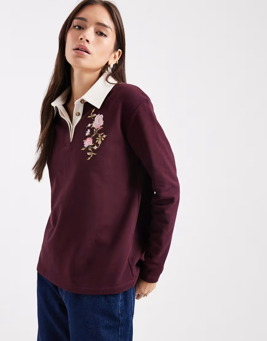 Miss Selfridge - Rugbyshirt met geborduurde bloem in pruimrood | ASOS (Global)